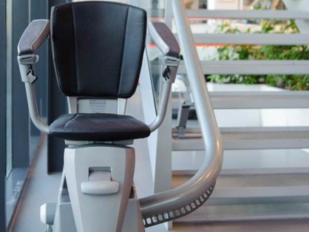 tweedehands traplift, thyssenkrupp trapliften, gebruikte traplift kopen