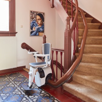 TK Home Solutions traplift✔ Swing traplift ✔ traplift over twee verdiepingen TK Home Solutions traplift✔ Swing traplift ✔ traplift over twee verdiepingen